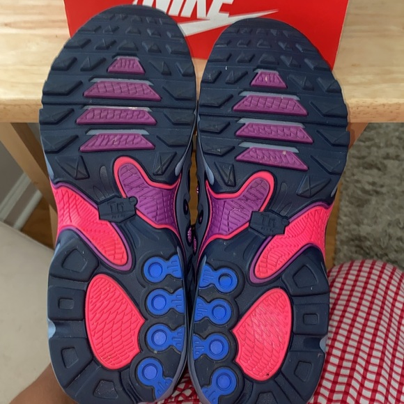 Nike Pink and Blue Sneakers Dynamic Design - Picture 5 of 5